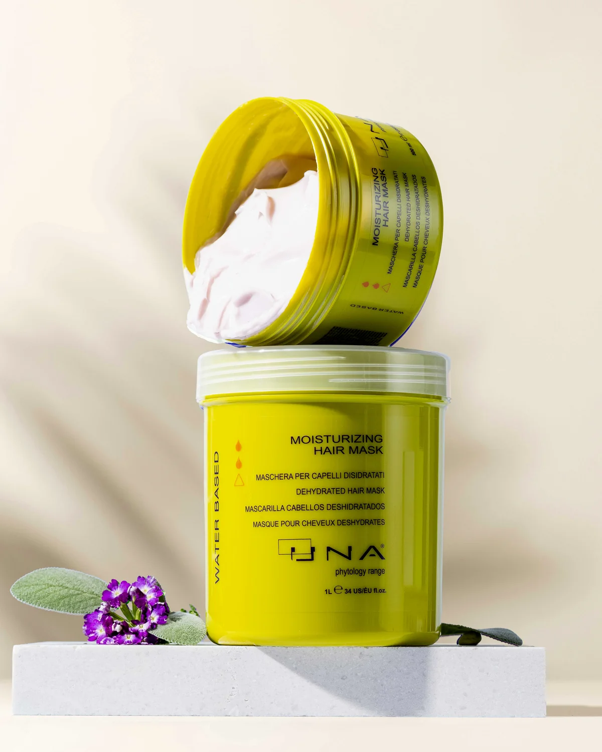 MOISTURIZING HAIR MASK — Deep moisture for softer, smoother hair.