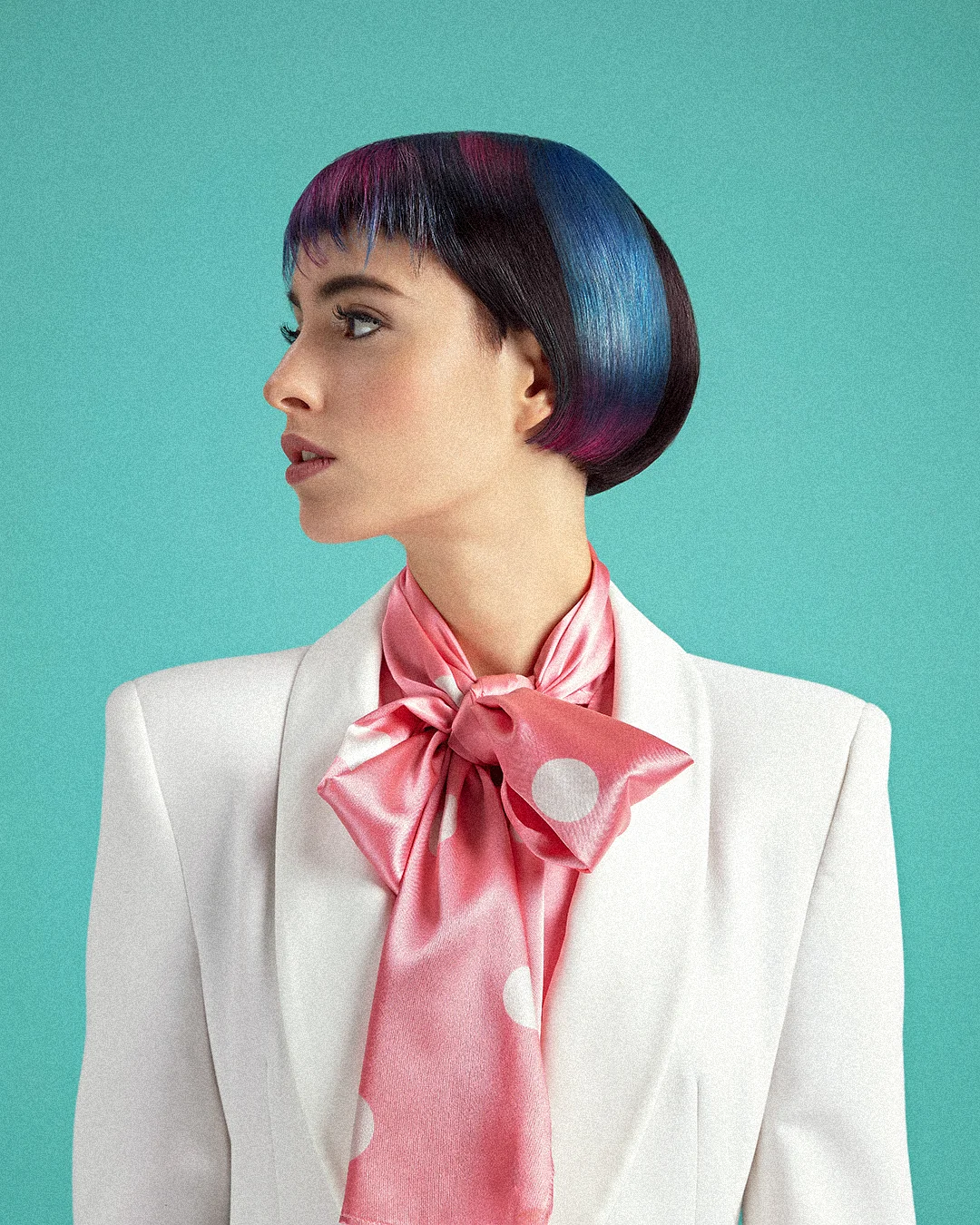 LOMORA — Professional care behind every effortlessly beautiful look.