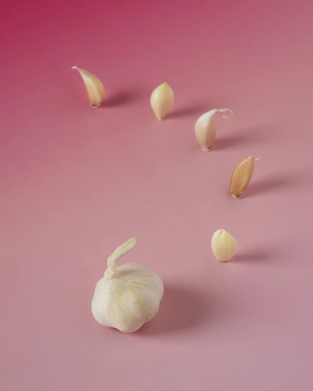 GARLIC — Nature’s strength for renewed hair vitality.