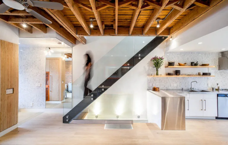 D:\Shosho\Darpedia Content\شهر سبتمبر\27\wood-ceiling-modern-stairs-perfect-blend-768x488.jpg