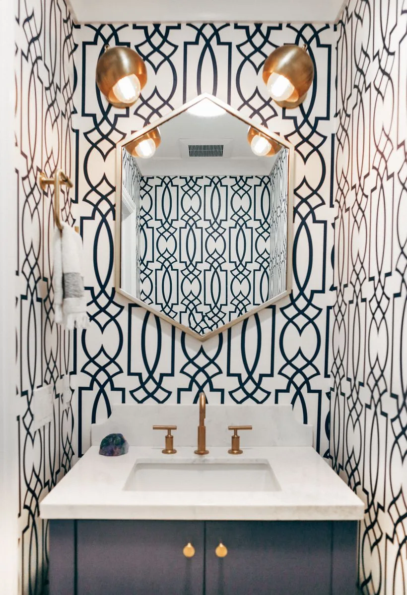 D:\Shosho\Darpedia Content\شهر نوفمبر\59\Geometric-wallpaper-for-powder-room.jpg