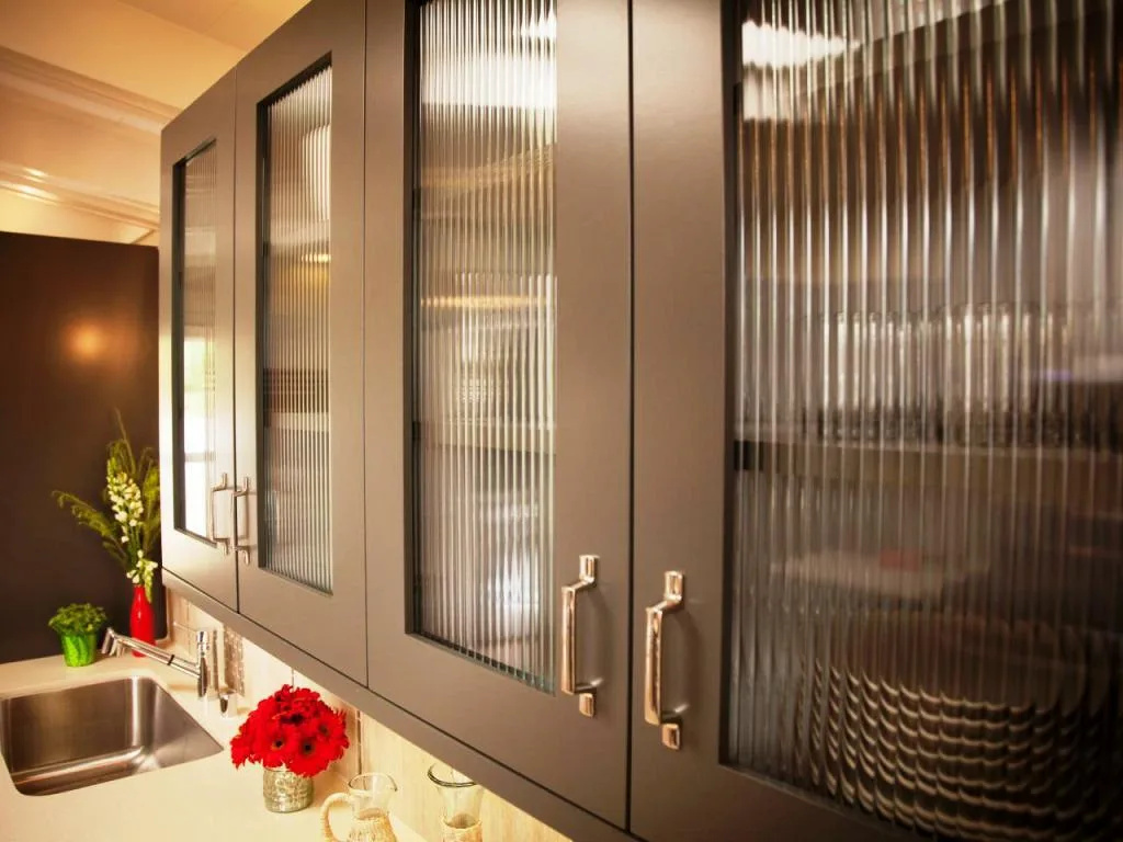 D:\Darpedia Content\شهر مارس وأبريل\78\Modern-Glass-Kitchen-Cabinet-Doors-Styles.jpeg