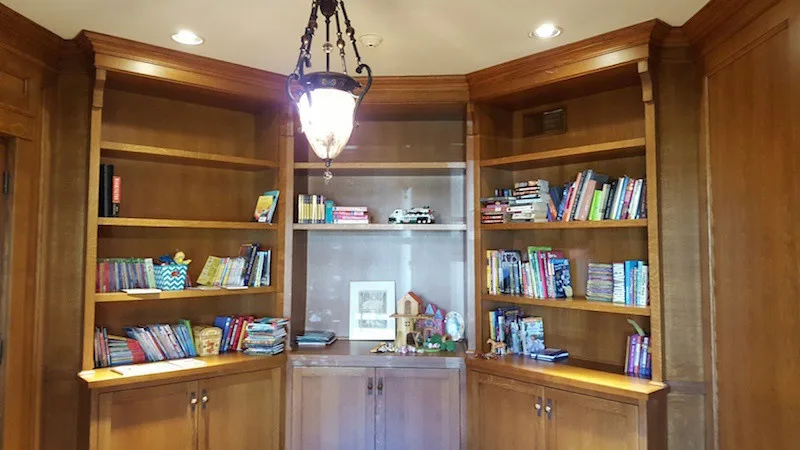 D:\Shosho\Darpedia Content\شهر نوفمبر\16\claudia-office-bookshelf-before.jpg