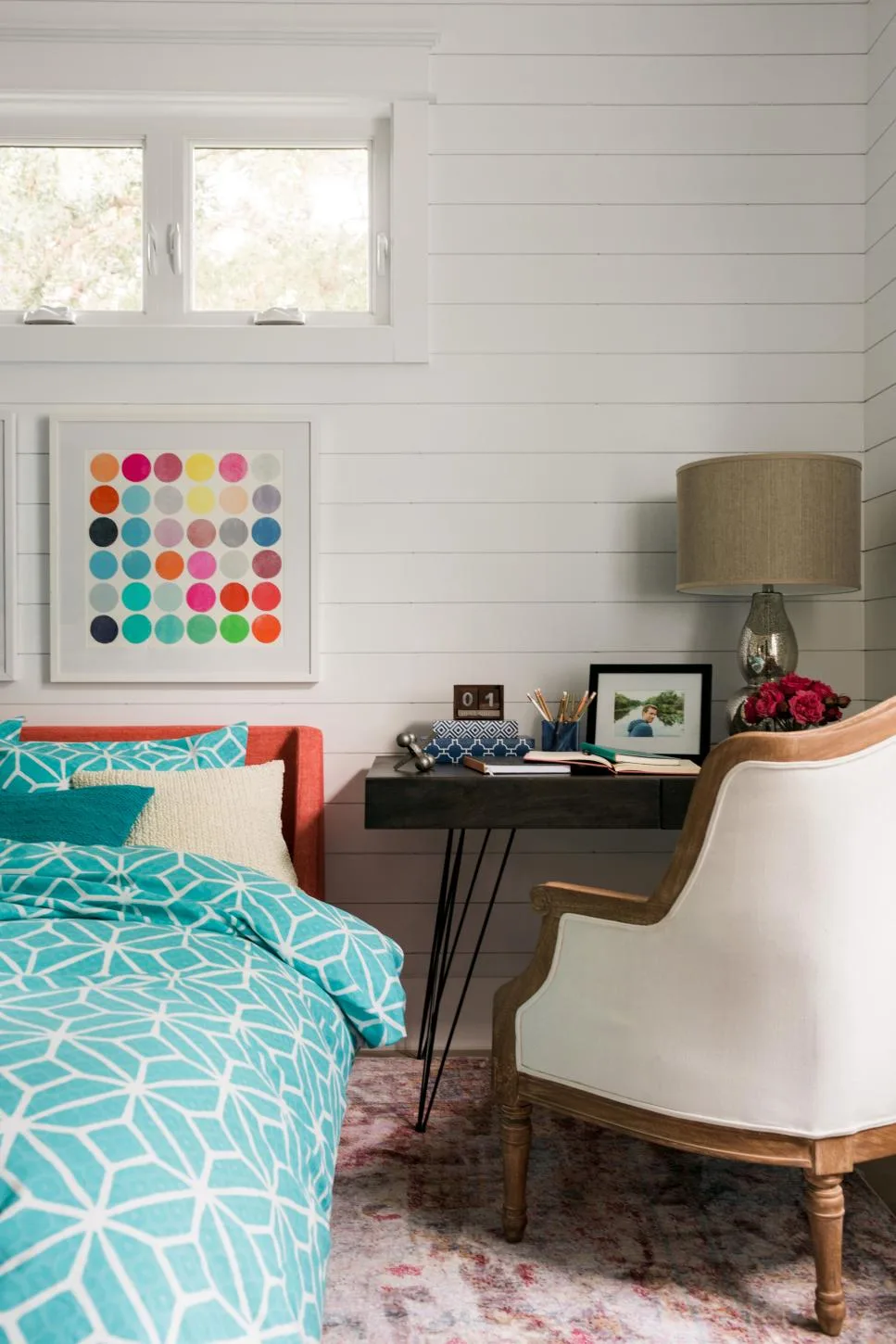 http://hgtvhome.sndimg.com/content/dam/images/hgtv/fullset/2016/10/14/0/dh_2017_terrace-bedroom-08-desk-vignette_v.jpg.rend.hgtvcom.966.1449.suffix/1476452086961.jpeg