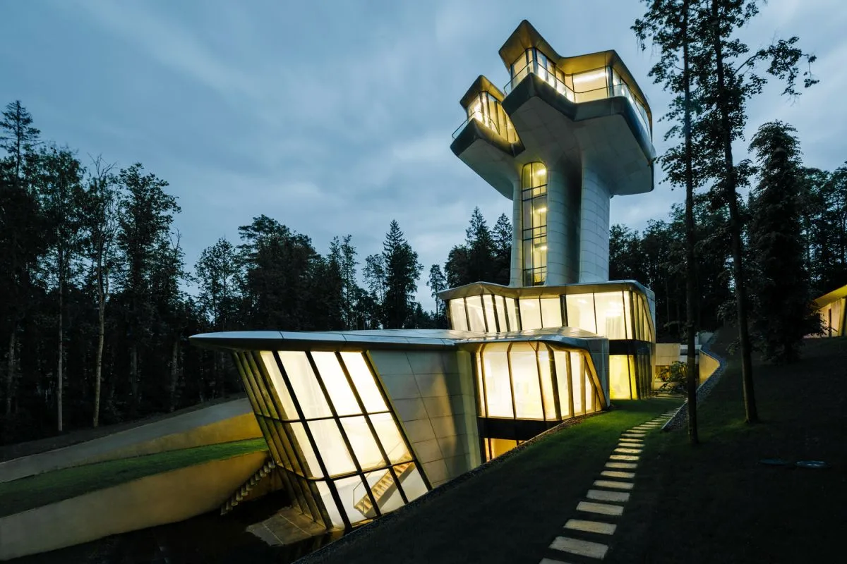 Futuristic-and-unique-Zaha-Hadid-House-Design