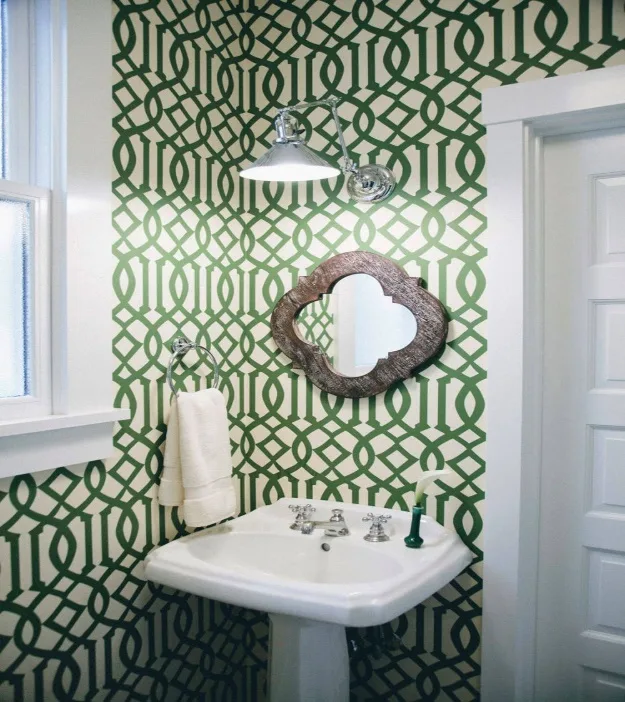 D:\Shosho\Darpedia Content\شهر نوفمبر\71\Green-bathroom-wallpaper-with-a-geometric-pattern.jpg
