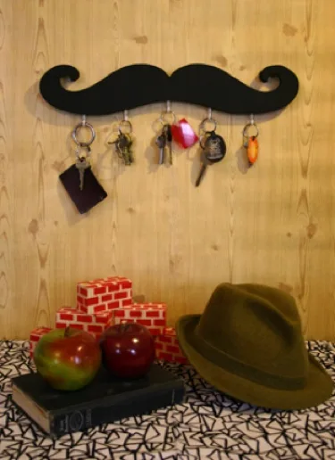 D:\Shosho\Darpedia Content\شهر نوفمبر\33\mustache-key-holder.jpg