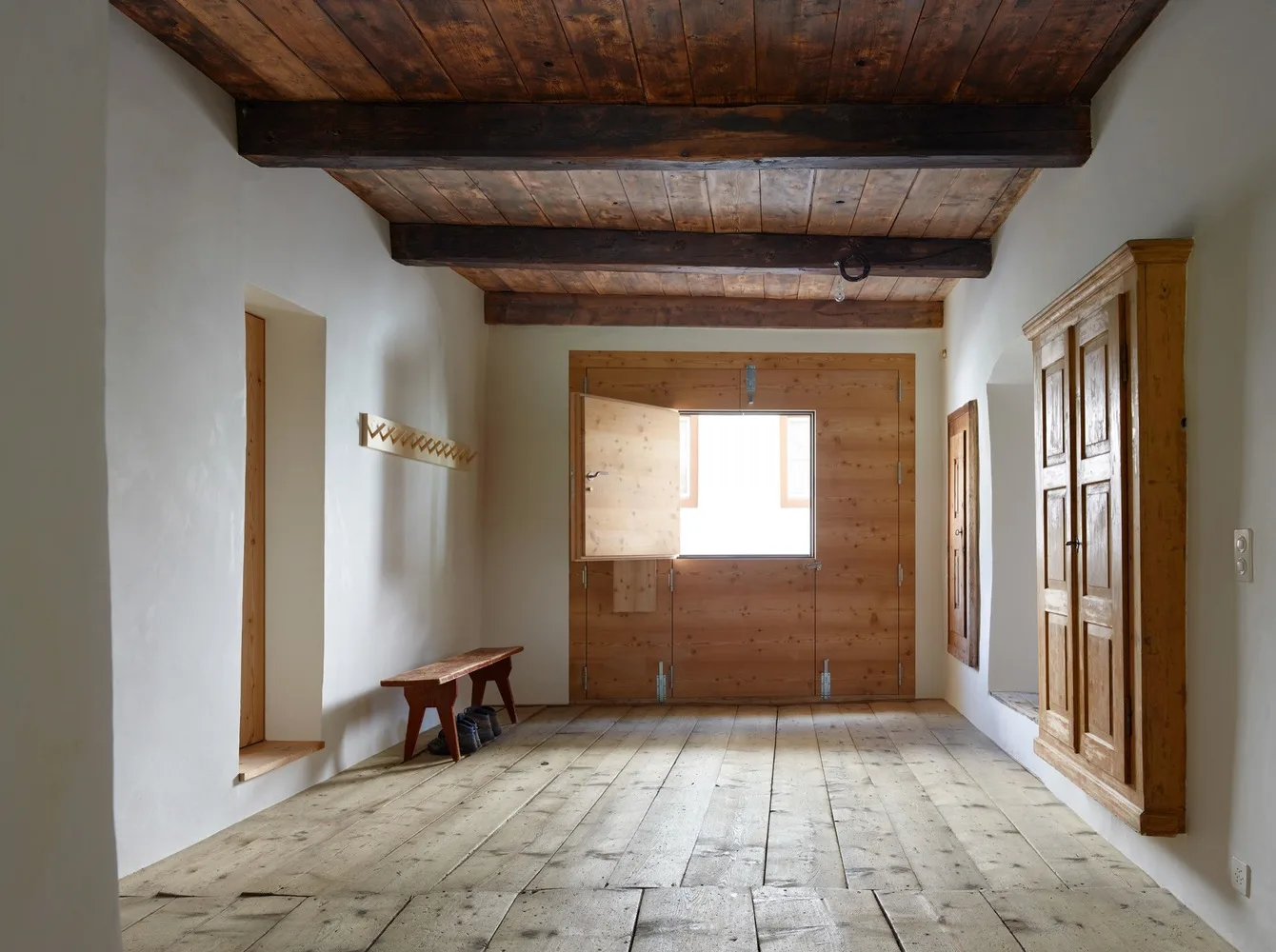 H:\ROOMS\HALL & ENTRY\WOOD HOME 0044 (6).jpg
