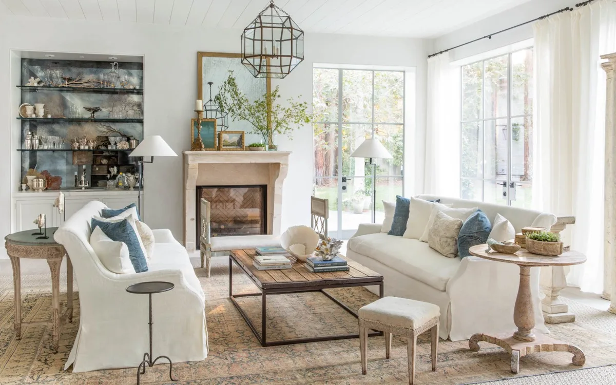 http://cdn.home-designing.com/wp-content/uploads/2018/01/cage-light-white-couches-modern-farmhouse-lounge.jpg