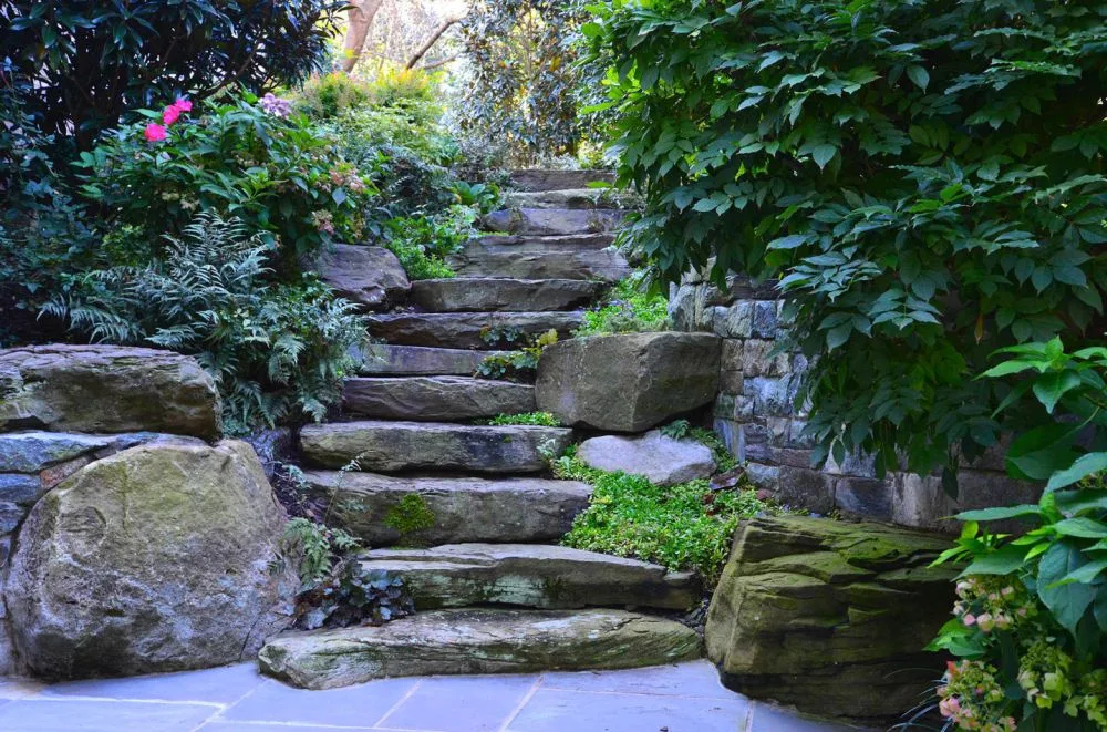 D:\Shosho\Darpedia Content\شهر نوفمبر\68\Backyard-Stone-Steps.jpg