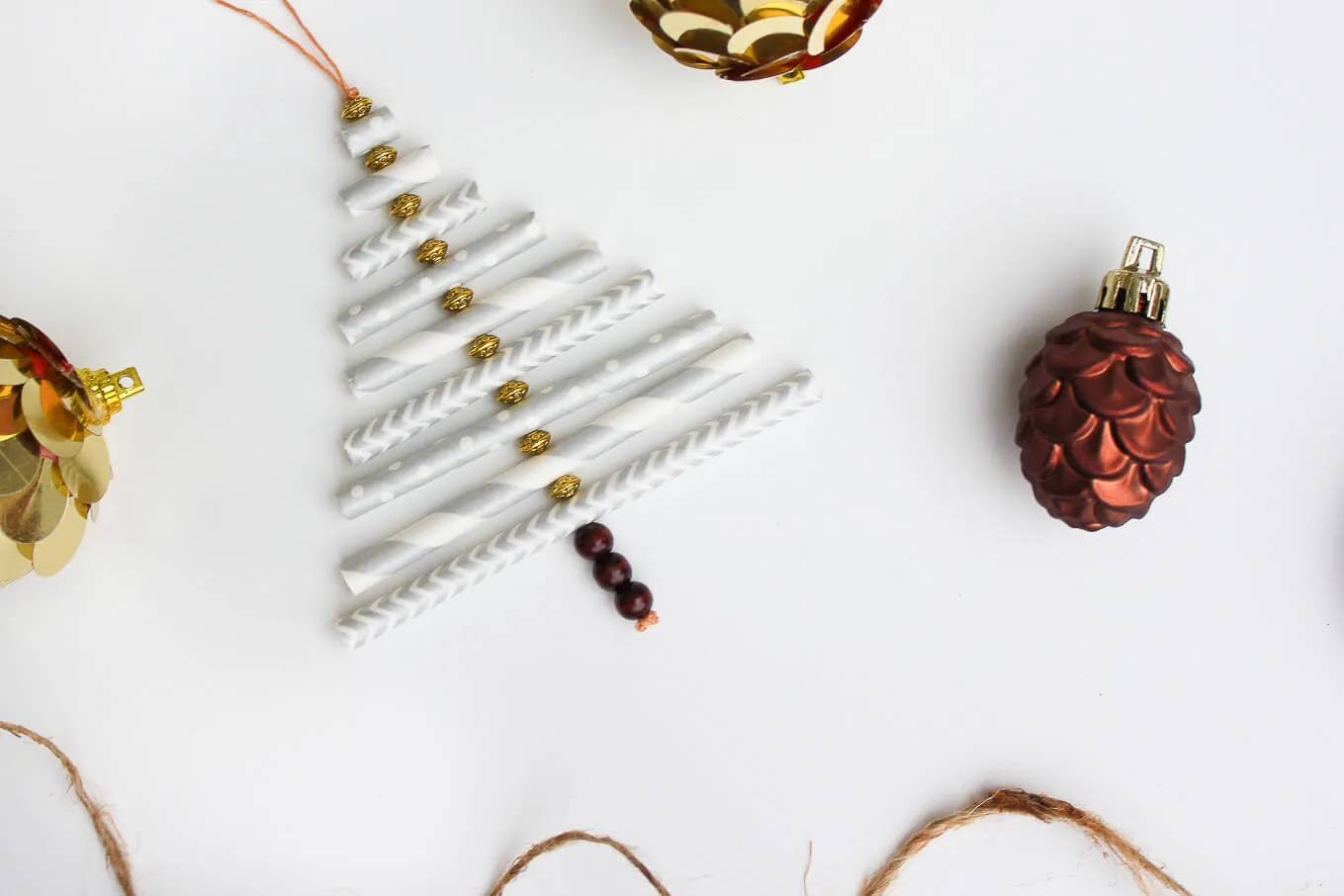 D:\Shosho\Darpedia Content\شهر نوفمبر\39\DIY-Christmas-ornament-paper-straw-tutorial-16.jpg