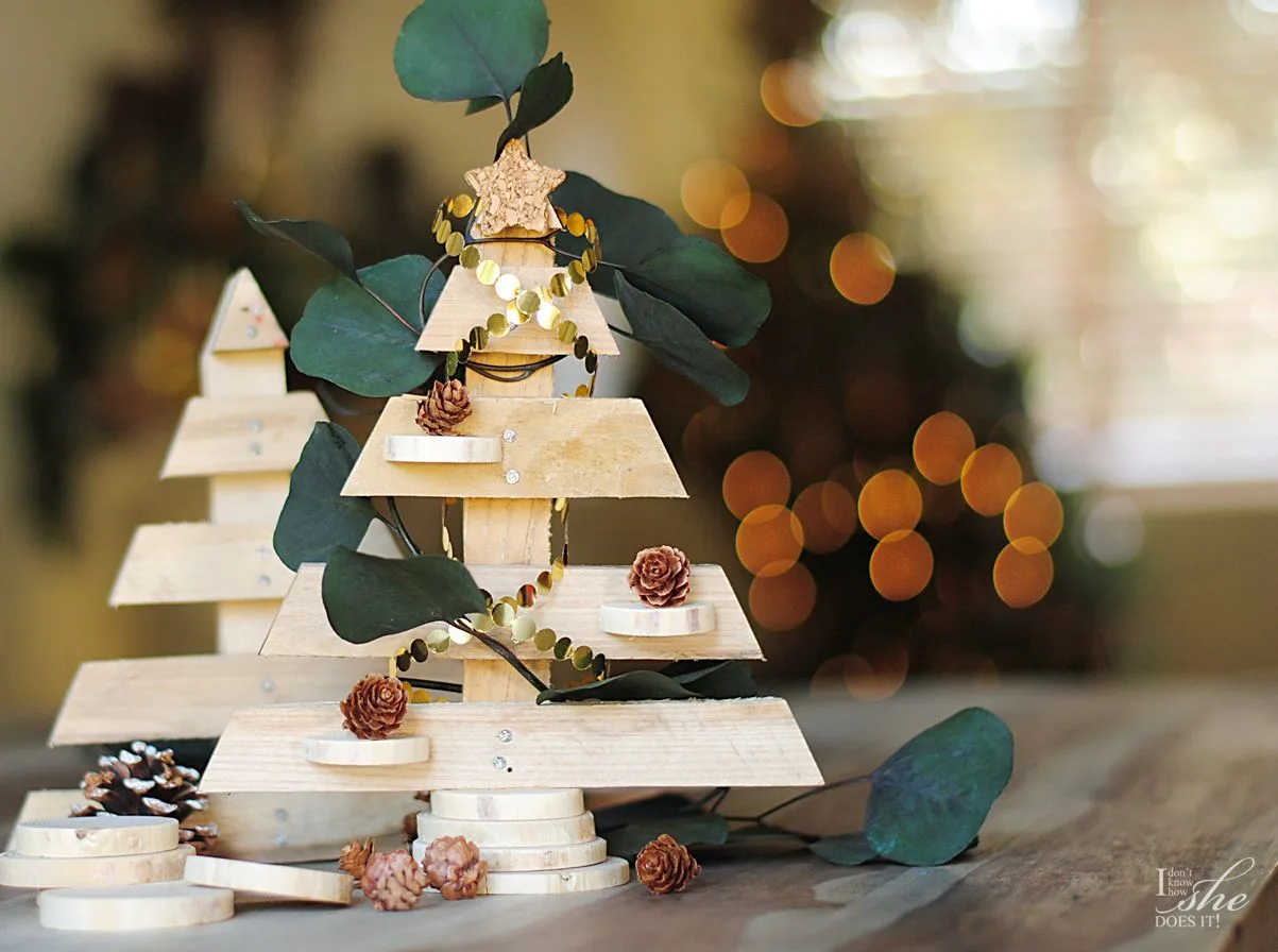 D:\Downloads\shery\77\Hanging-miniature-Christmas-tree.jpg