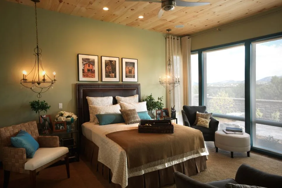 http://hgtvhome.sndimg.com/content/dam/images/hgtv/fullset/2009/11/19/2/DH2010_01-master-suite-wide_s4x3.jpg.rend.hgtvcom.966.644.suffix/1400948374881.jpeg