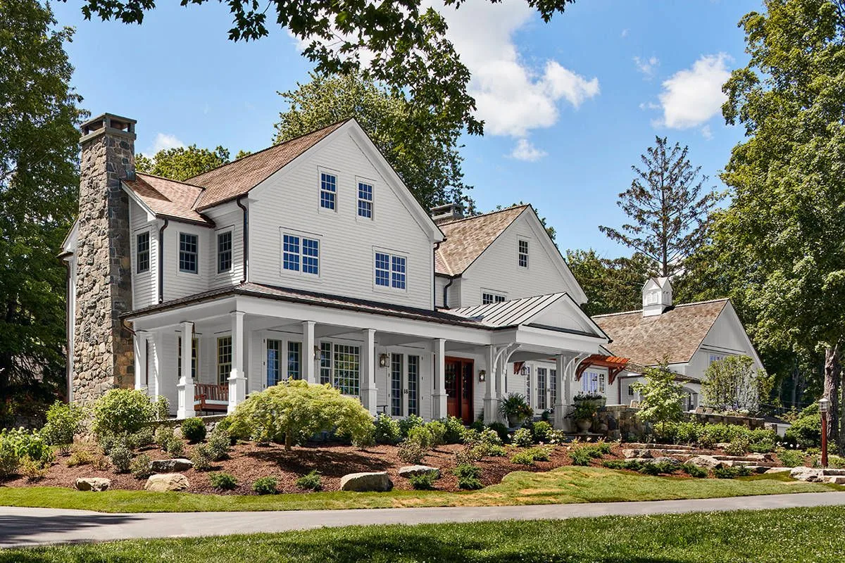 D:\Shosho\Darpedia Content\شهر نوفمبر\31\Farmhouse-Style-White-facade.jpg