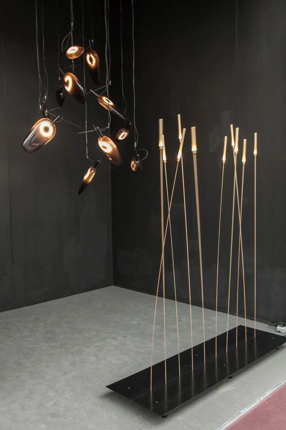 D:\Shosho\Darpedia Content\شهر نوفمبر\65\Floor-strip-lights.jpg