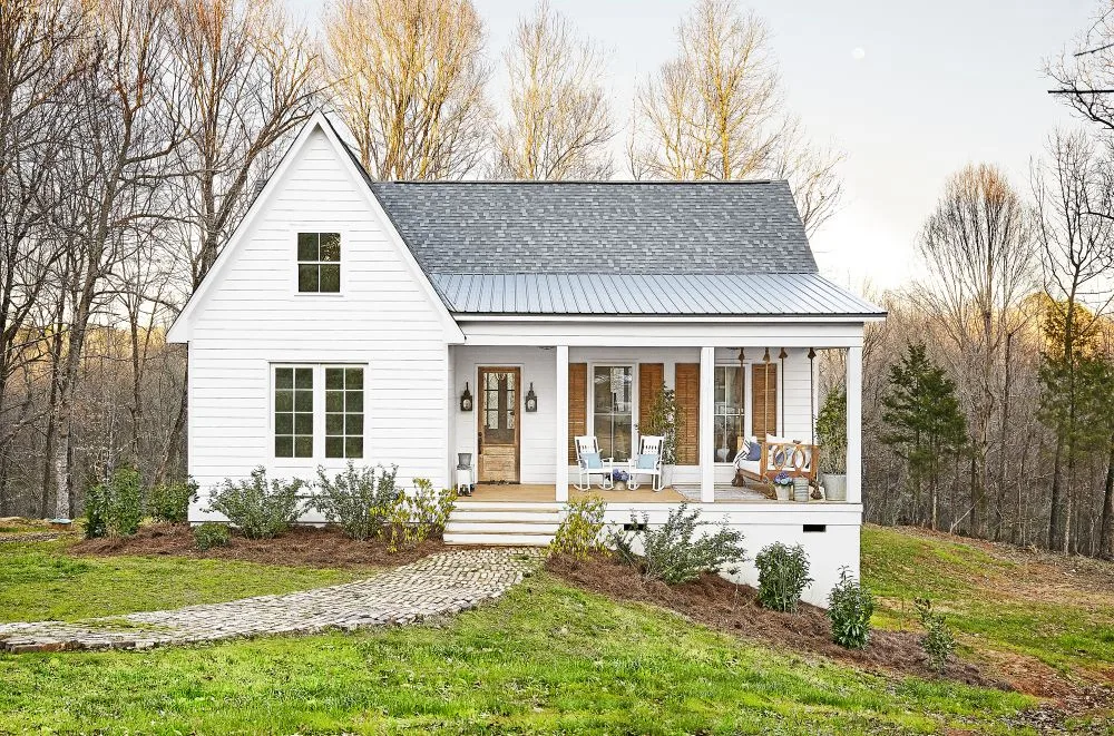 D:\Shosho\Darpedia Content\شهر نوفمبر\31\Farmhouse-Style-Half-Porch.jpg