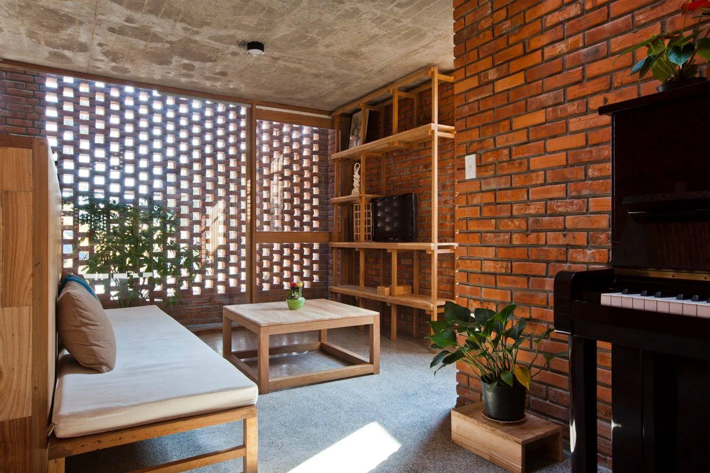 D:\Shosho\Darpedia Content\شهر نوفمبر\34\red-brick-interior.jpg