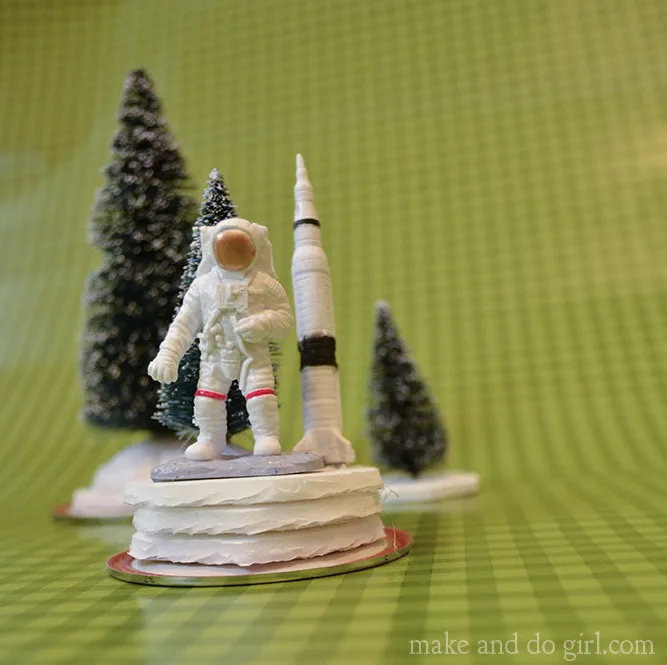 D:\Shosho\Darpedia Content\شهر نوفمبر\42\10_DIY_snow_globe_tutorial1.jpg