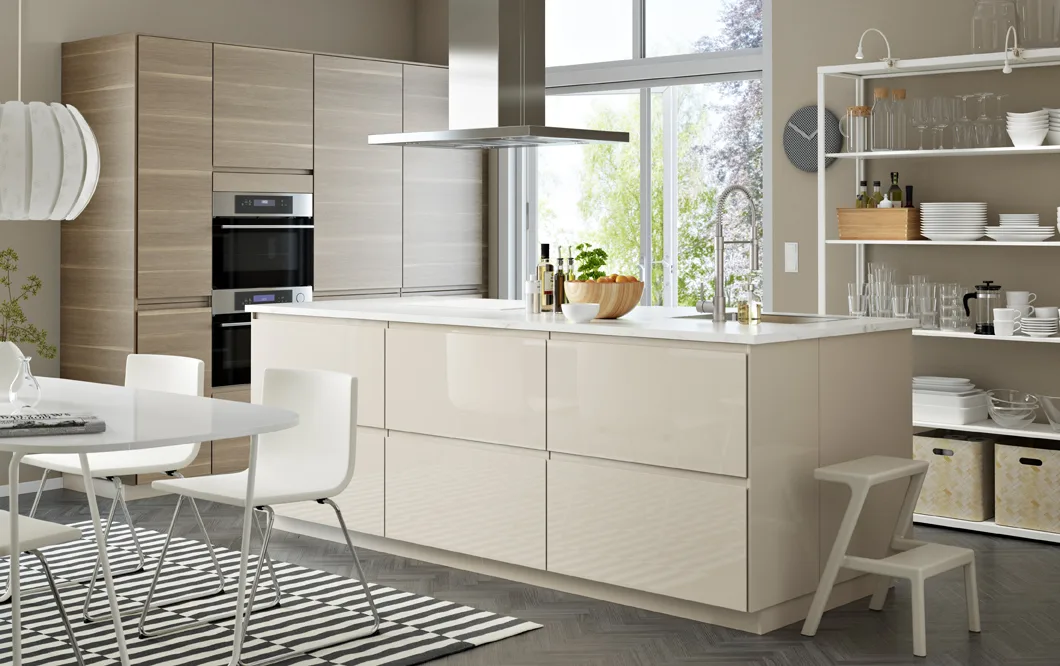 A large kitchen / diner in light beige and walnut with kitchen island and open and closed storage.