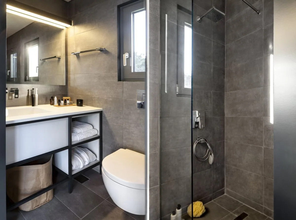 D:\Darpedia Content\شهر يونيو\21\Eco-Friendly-Shipping-Container-Bathroom.jpg