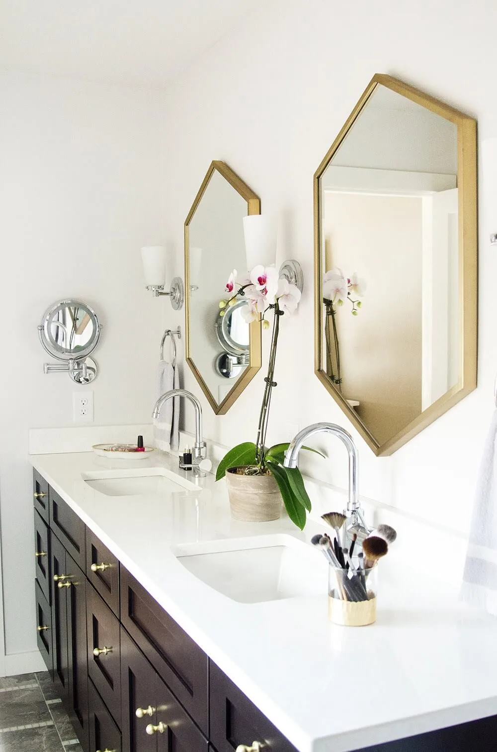 D:\Shosho\Darpedia Content\شهر نوفمبر\71\Double-hexagon-mirror.jpg