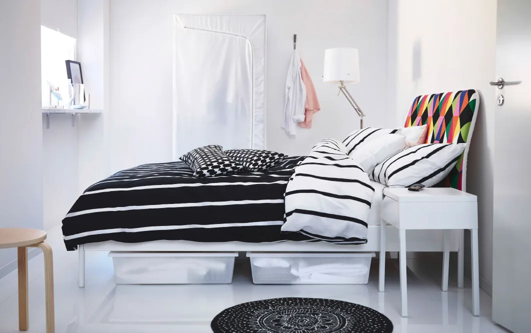 A black and white bedroom with a white TUVBRÄCKA bed and DUKEN bed linen in black and white