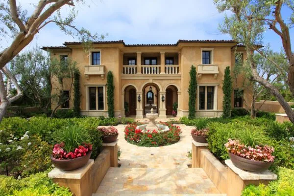 http://cdn.homedit.com/wp-content/uploads/2013/07/amazing-house-facade.jpg