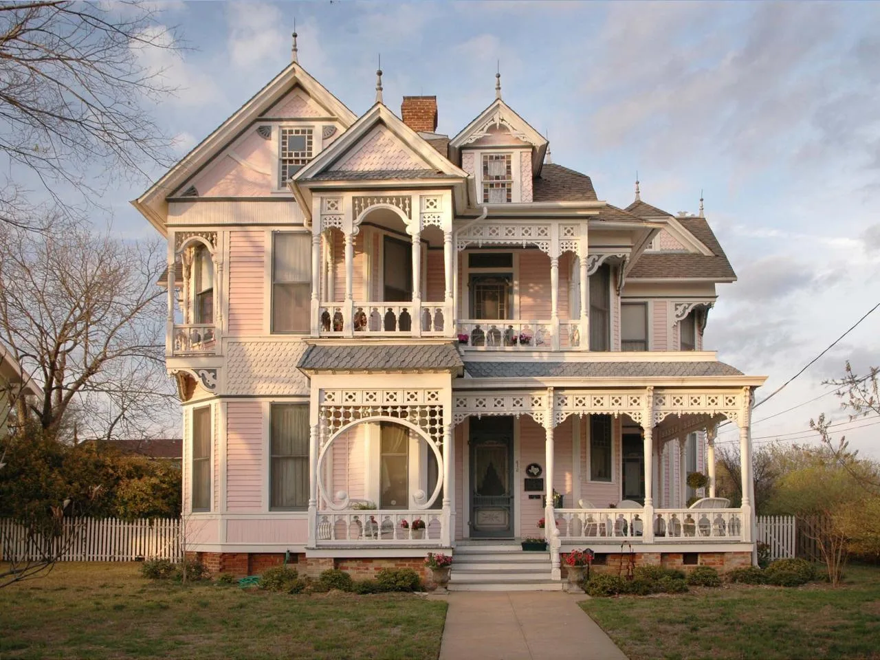 نتيجة بحث الصور عن ‪victorian  houses decorative trim‬‏