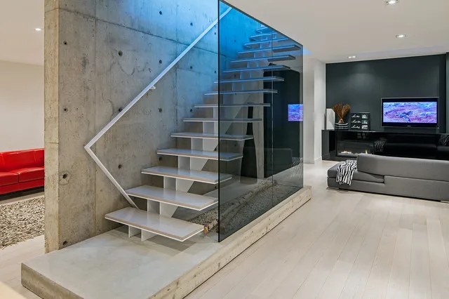 D:\Shosho\Darpedia Content\شهر سبتمبر\27\concrete-and-glass-for-staircase.jpg