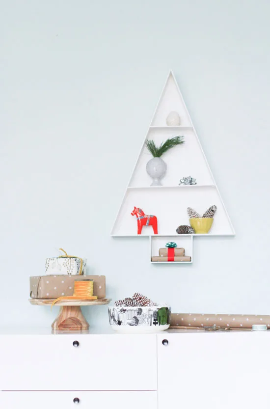 D:\Downloads\shery\77\Christmas-holiday-themed-wall-shelf.jpg