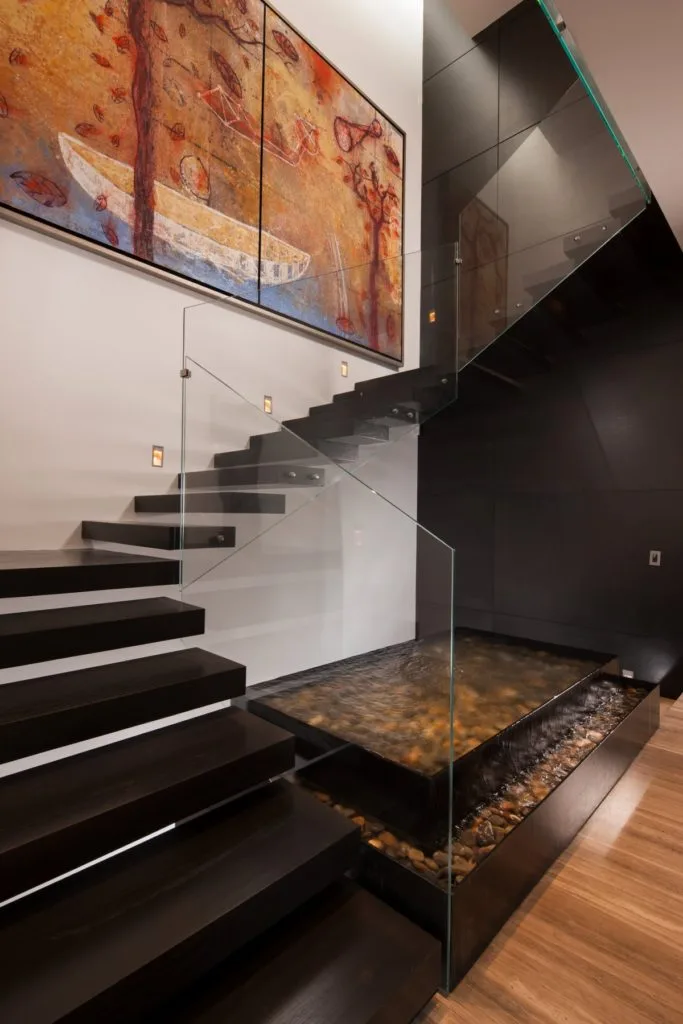 D:\Shosho\Darpedia Content\شهر سبتمبر\27\black-stairs-featuring-a-glass-wall-and-water-feature-683x1024.jpg