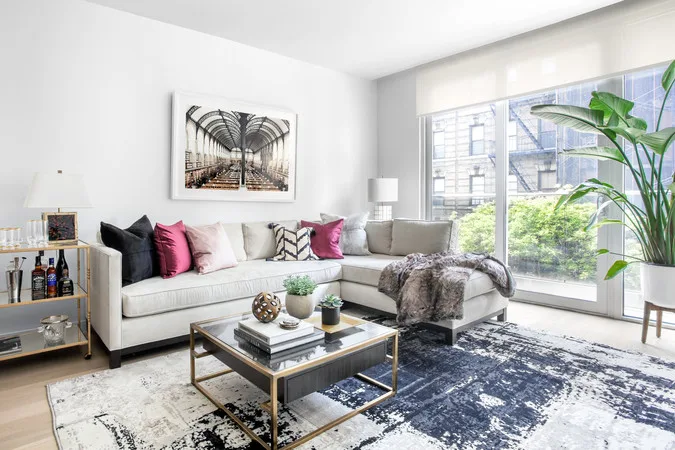 D:\Shosho\Darpedia Content\شهر نوفمبر\28\modern-glam-living-room.jpg