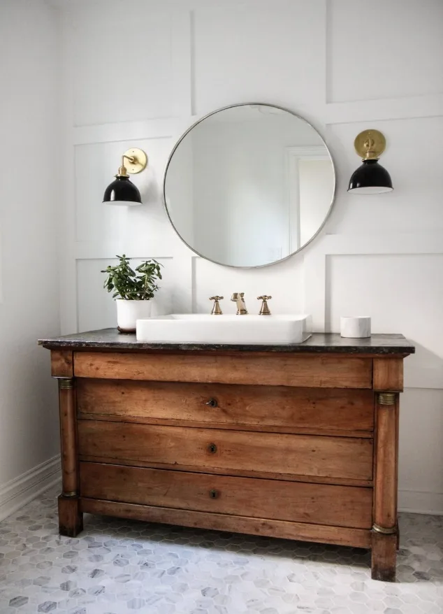 D:\Shosho\Darpedia Content\شهر نوفمبر\71\Large-round-mirror-with-a-vintage-vanity.jpg