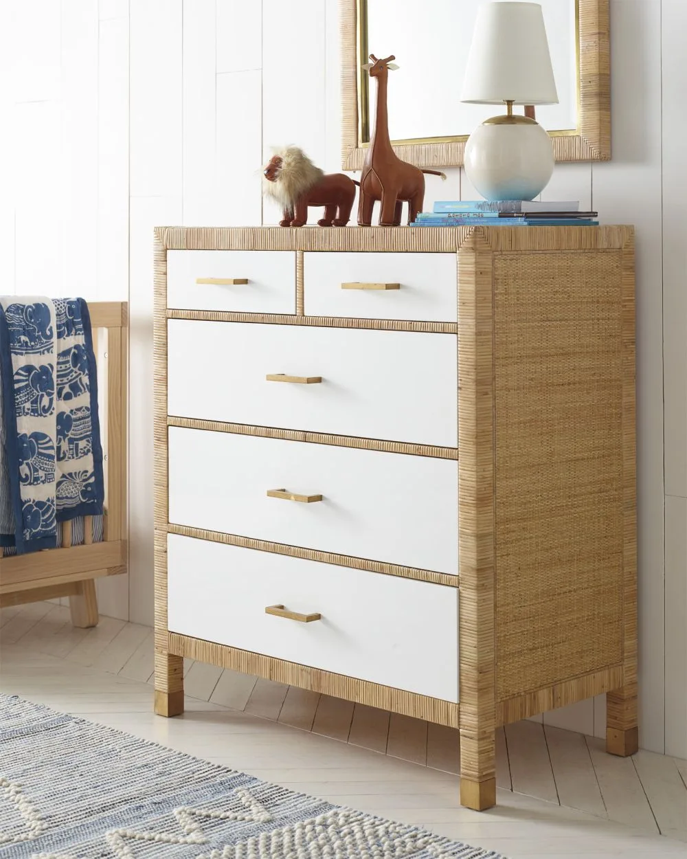 D:\Shosho\Darpedia Content\شهر نوفمبر\75\Eclectic-bedroom-white-dresser.jpg