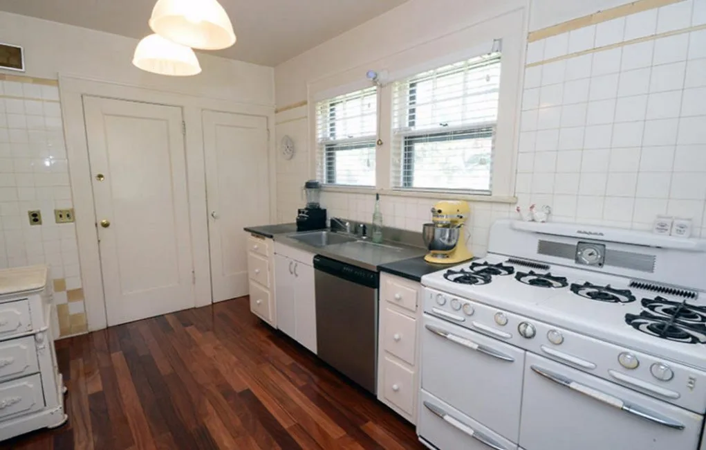 D:\Shosho\Darpedia Content\شهر سبتمبر\39\cassandra-kitchen-detail-3-before-1021x650.jpg