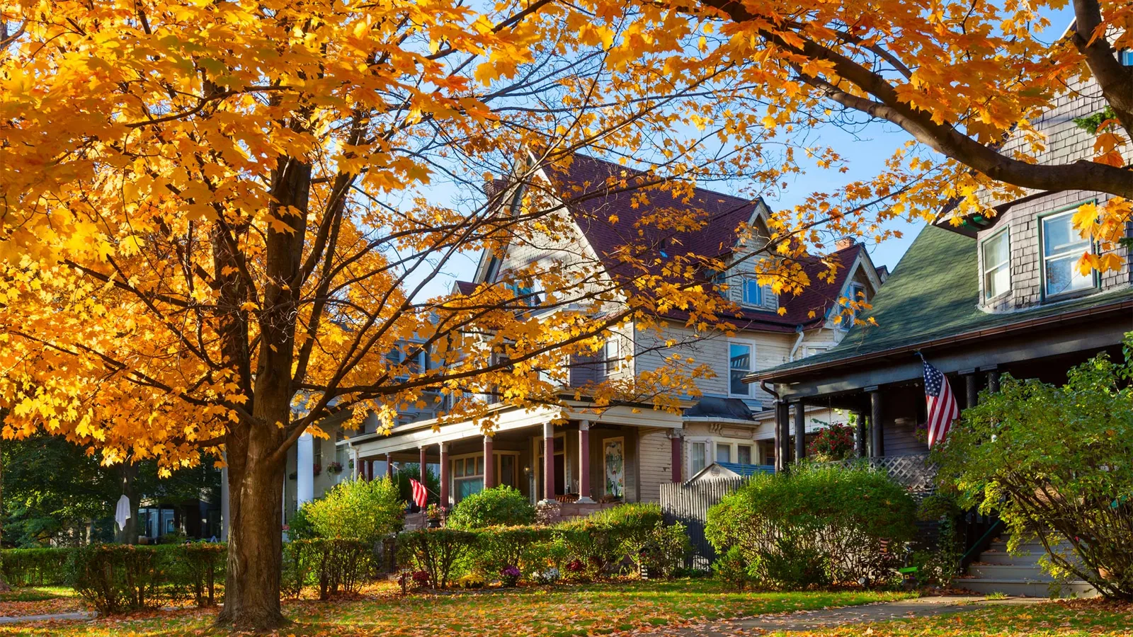 D:\Shosho\Darpedia Content\شهر سبتمبر\65\autmn-houses.jpg