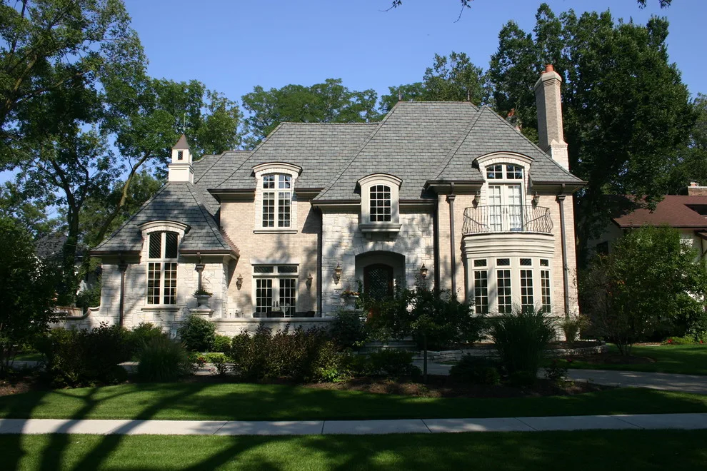 Elegant small French eclectic house - located in the country