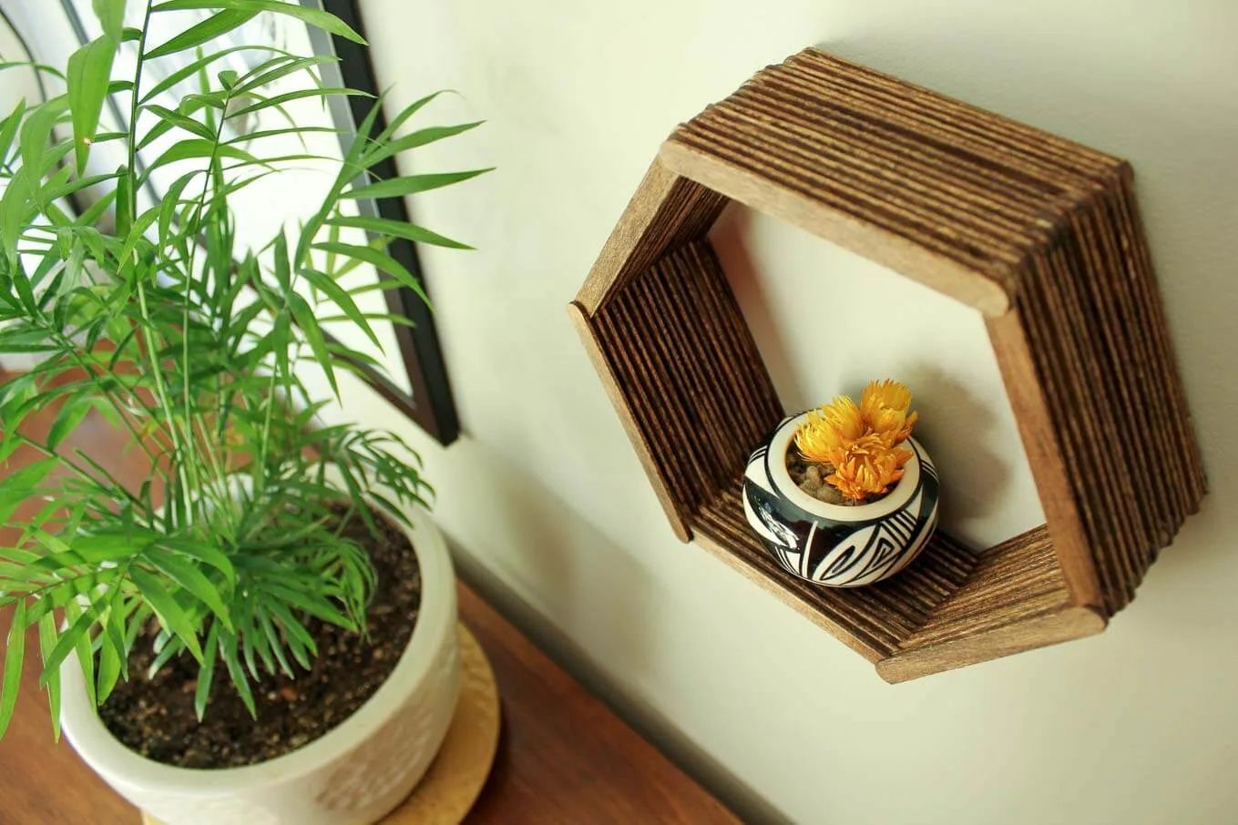 D:\Shosho\Darpedia Content\شهر نوفمبر\56\DIY-Wall-Art-Hexagon-Shelf-16.jpg