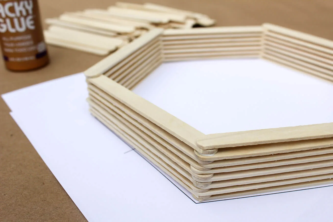 D:\Shosho\Darpedia Content\شهر نوفمبر\56\DIY-Wall-Art-Hexagon-Shelf-4.jpg