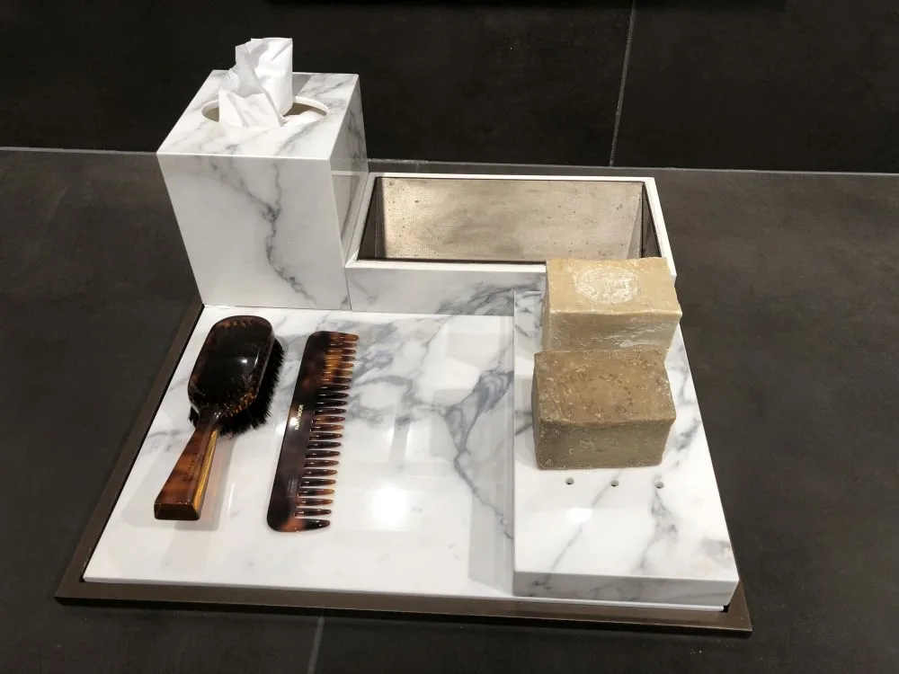D:\Shosho\Darpedia Content\شهر نوفمبر\70\Marble-bathroom-accessories.jpg
