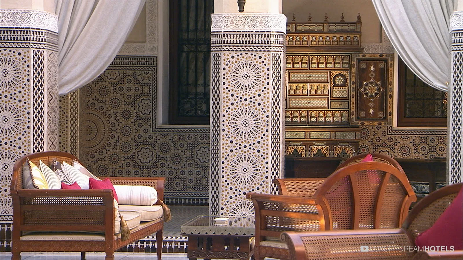 Image result for geometric patterns in islamic architecture