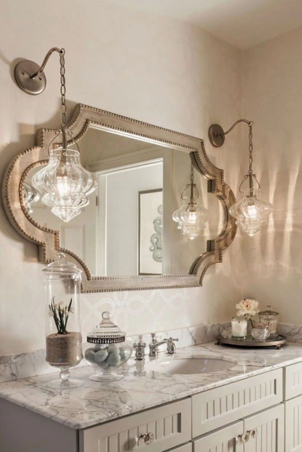 D:\Shosho\Darpedia Content\شهر نوفمبر\71\Add-a-twist-to-bathroom-with-mirror.jpg