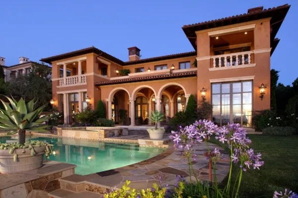 Color, decoration and other distinctive Mediterranean architecture