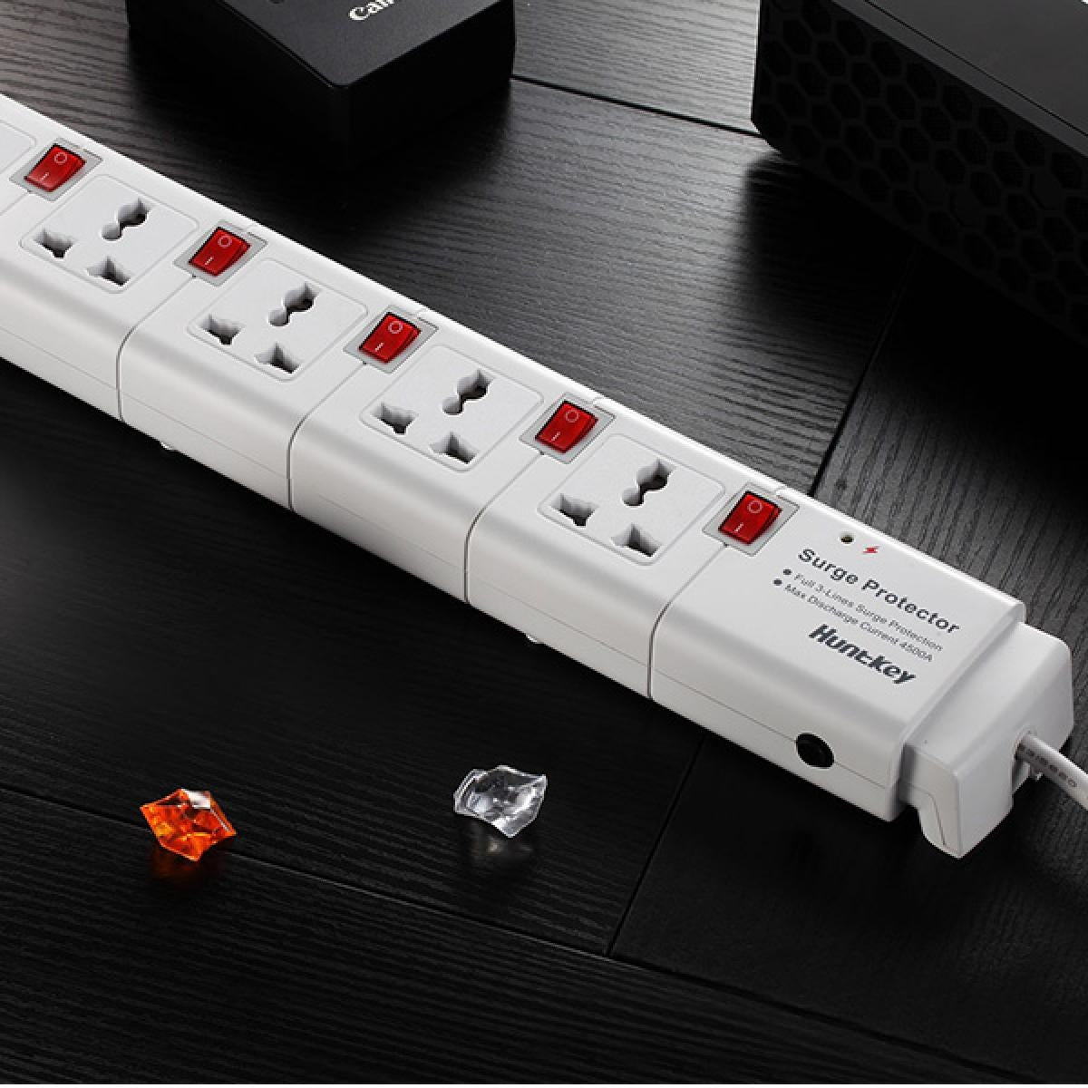 Huntkey PZC502-3 Surge-Protected Power Strip 5 Universal AC Sockets 3 m